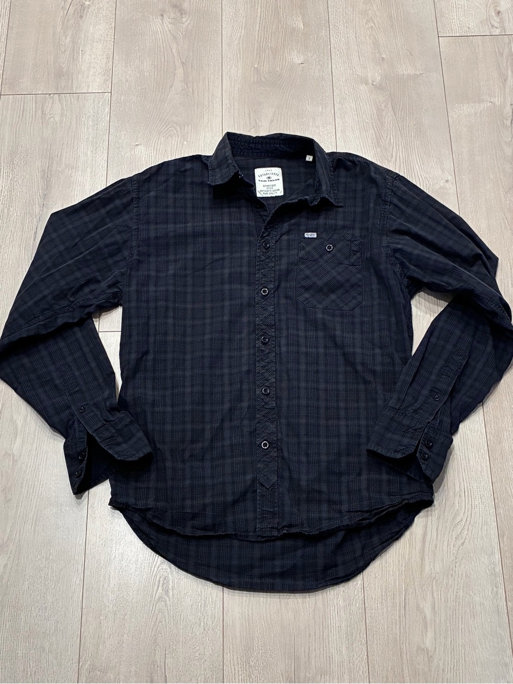 Casual Men's Dark Grey Plaid Button-Down Shirt